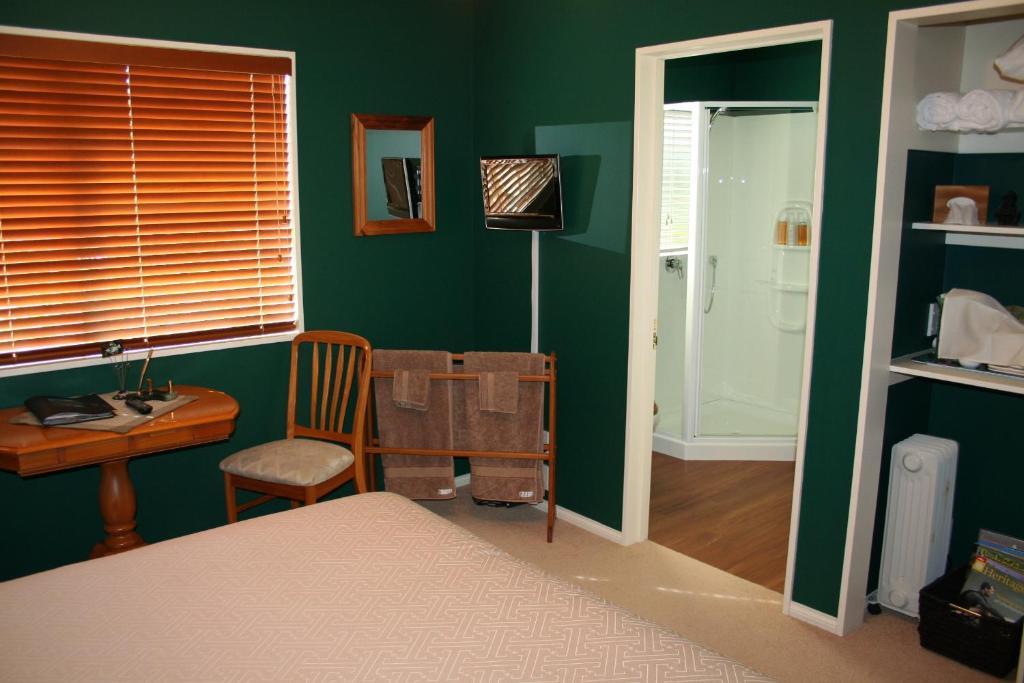 Hokitika Heritage Lodge Room photo