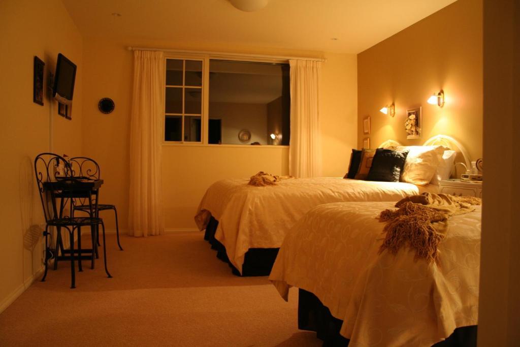 Hokitika Heritage Lodge Room photo